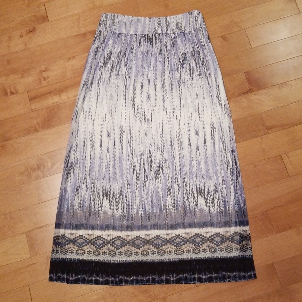 Chico's White/Blue Patterned Long Skirt - Size 6